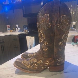 CIRCLE G COWGIRL BOOTS - worn once - like new